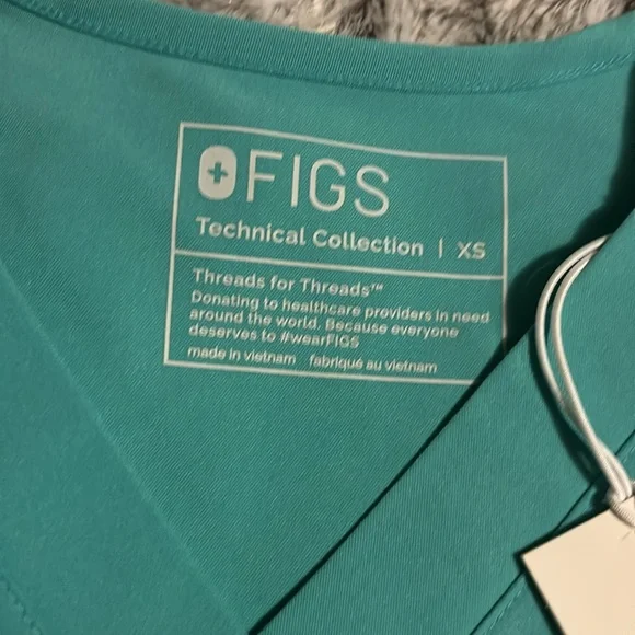 Figs Men's Leon 2 Pocket Scrub Shirt - Picture 5 of 6